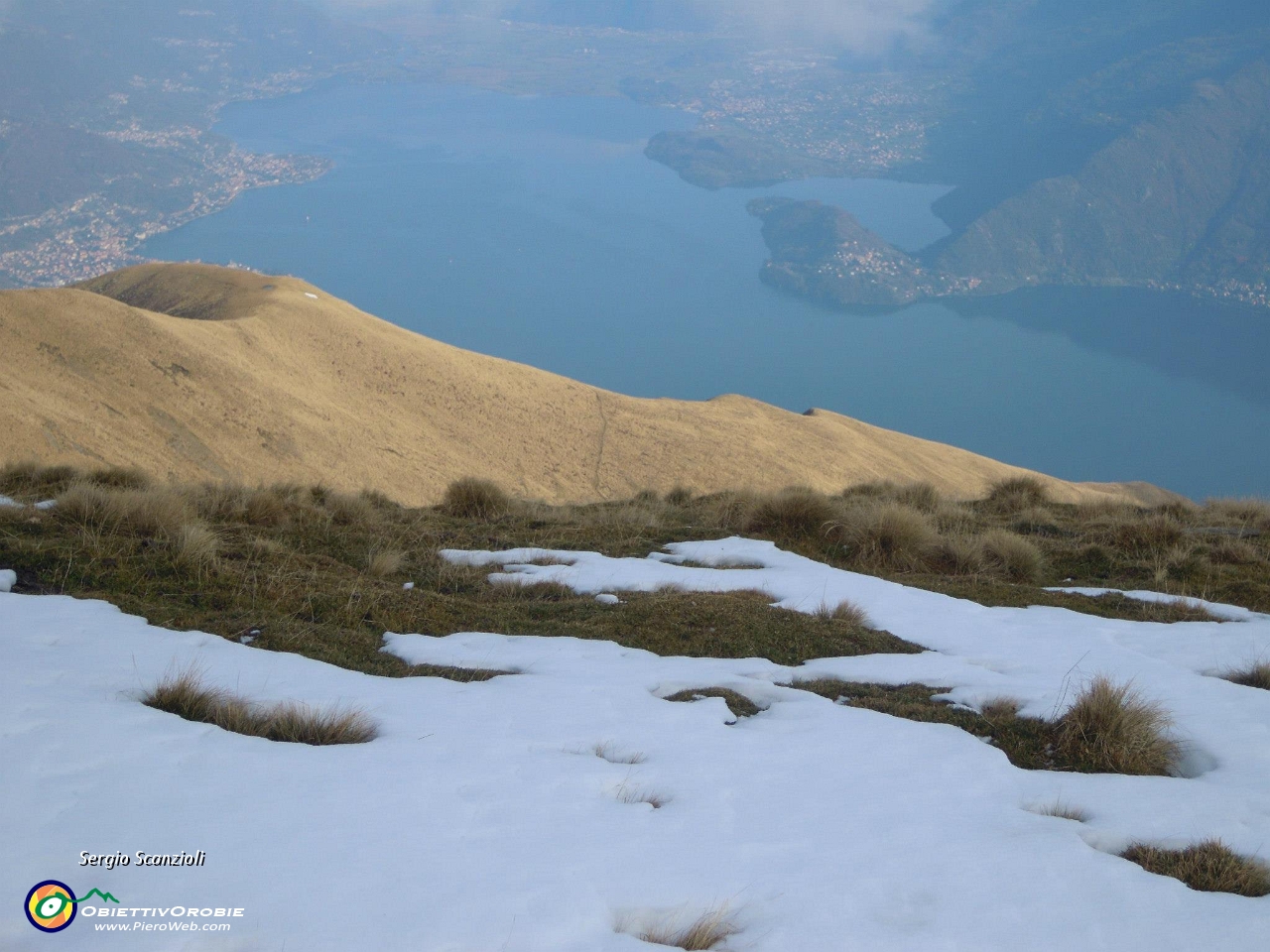 36 Chiazze di neve e lago.jpg